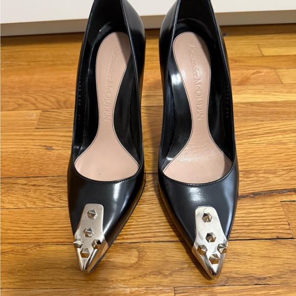 ALEXANDER MCQUEEN Punk Stud embellished leather pumps size 8.5 - Picture 7 of 7